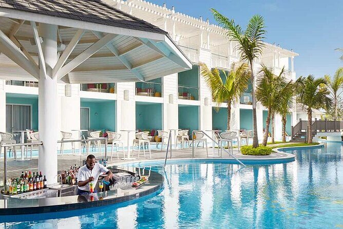Private Montego Bay Jamaica Airport Transfer to Hotels in Negril - Key Points