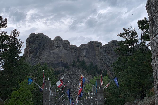 Private Mount Rushmore and Flume Trail Hike - Key Points