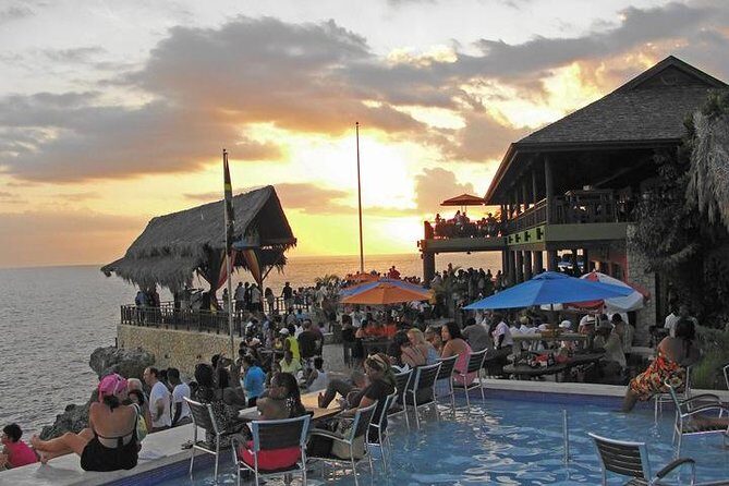 [PRIVATE] Negril Sightseeing Tour with RickS Cafe Cliff Diving - Exploring the Highlights of the Negril Tour