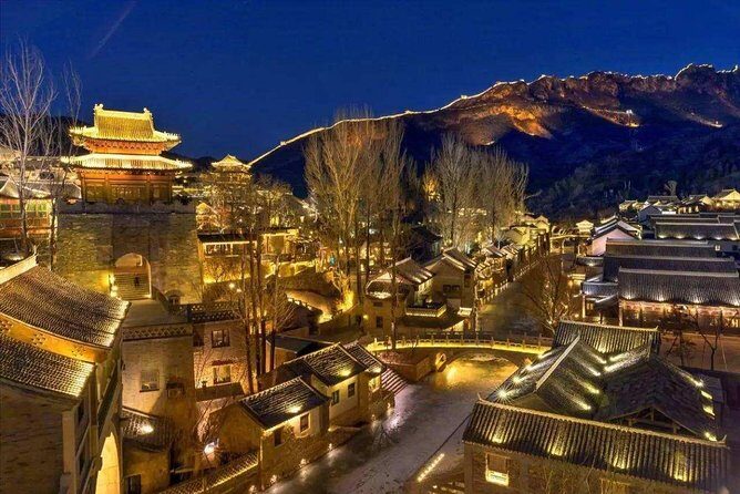 Private Night Tour to Gubei Water Town and Simatai Great Wall with Cable Car - Dinner and Evening Stroll