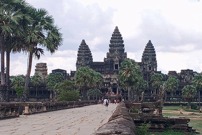 Private One Day Tour with Sunrise at Angkor Wat - Who Should Consider This Tour?