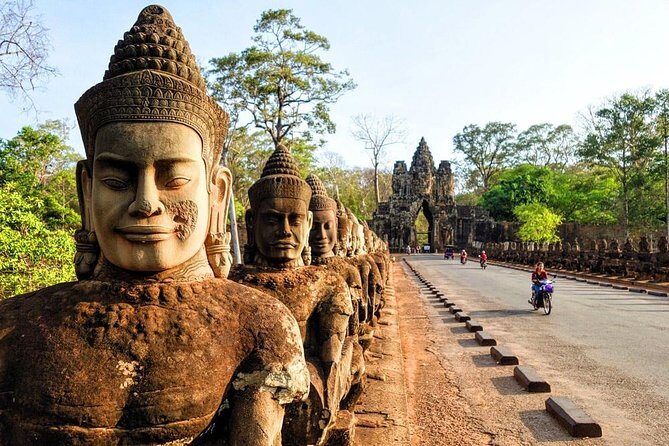 Private one-day tuktuk 'small tour' of the oldest Angkor temples - FAQ
