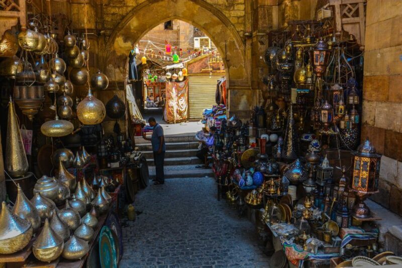 Private Overnight Tour to Cairo from Hurghada by Bus - Day One: The Pyramids and the Museum