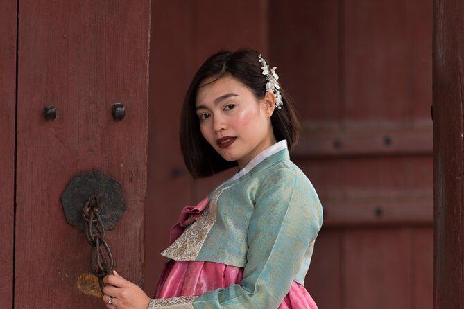 Private Palace Photo Shoot in Seoul with a Photographer - Who Would Love This Experience?