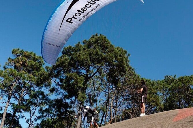 Private Paragliding Flight in Valle de Bravo with Instructor - An Overview of the Paragliding Experience