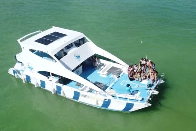 Private Party Boat at Coast of Punta Cana and Bávaro - Introduction