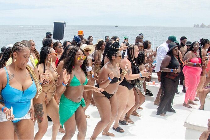 Private Party Boat at Coast of Punta Cana and Bávaro - The Sum Up