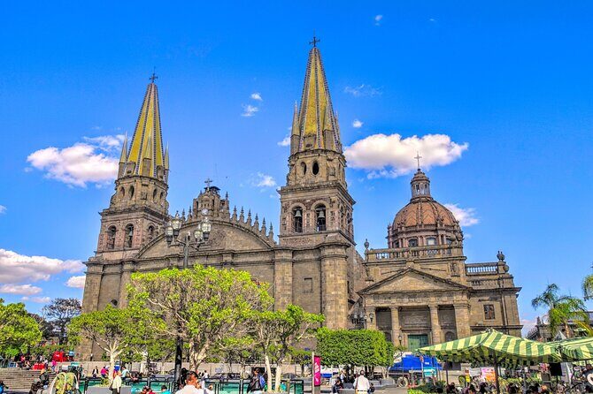 Private Photo Session in the City of Guadalajara - Who Will Love This Tour?