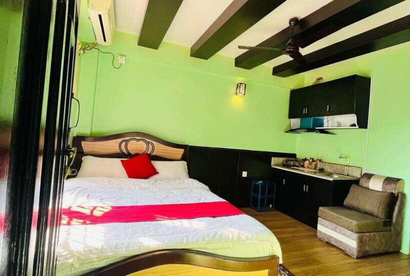 private room with mini kitchen - Key Points