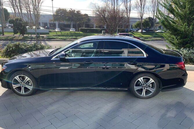 Private Round Trip Montreal Airport YUL to Montreal / Bromont - Introducing the Montreal Airport Transfer Experience