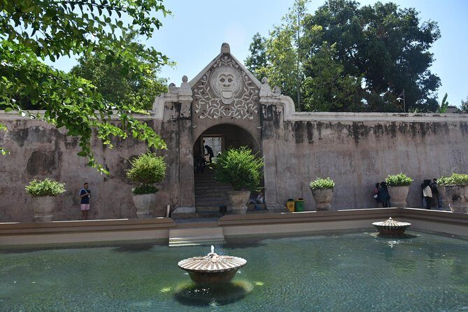 Private Royal Heritage Tour: Yogyakarta Palace, Watercastle, Sonobudoyo Museum - Key Points