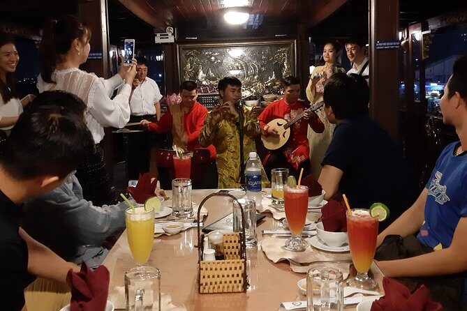 Private Saigon by night at Bitexco & Dinner Cruise - Introducing the Private Saigon by Night at Bitexco & Dinner Cruise Tour