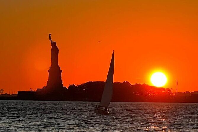 Private Sail Around New York City and The Statue of Liberty - Key Points