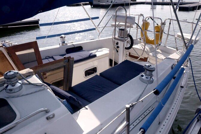 Private Sail New York with Brooklyn Sail (Reserve the entire boat) - The Experience: A Mix of Relaxation, Education, and Stunning Visuals