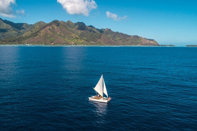 Private sailing adventure - An Authentic Sailing Experience on Moorea