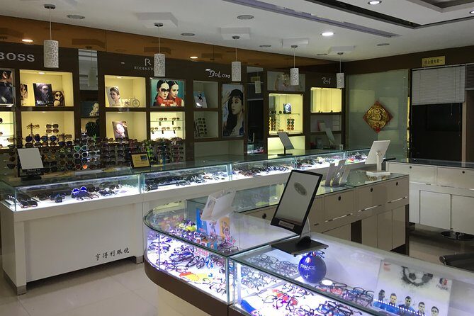 Private Shanghai Shopping Tour with Local Shopping Guru - Key Points