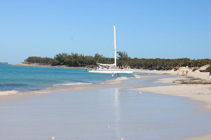 Private speed boat beach and bar hopping visiting Rose island - Why This Tour Works Well