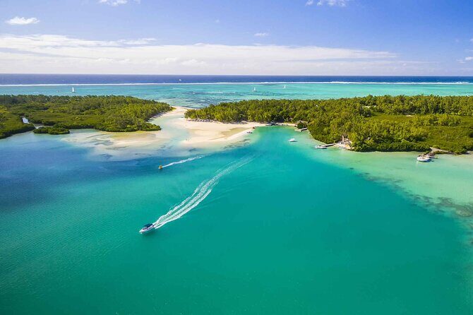 Private speed boat to Ile aux Cerfs full-day Incl: Lunch & Transfer - Setting the Scene: The Itinerary in Detail