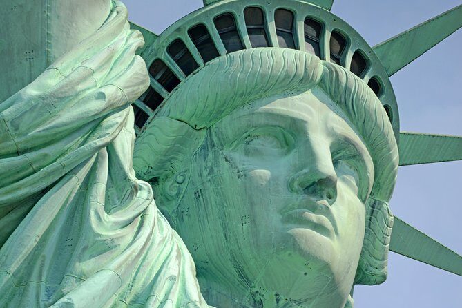 Private Statue of Liberty and Ellis Island Tour - An In-Depth Look at the Private Statue of Liberty and Ellis Island Tour