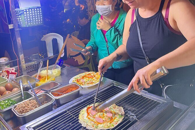 Private Street Food Discovery by Cyclo at Night in Ho Chi Minh - Detailed Breakdown of the Itinerary