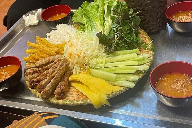 Private Street Food Tour with a Local Food Guide - The Experience of the Guides