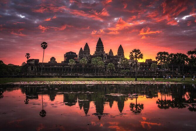 Private sunrise tour to Angkor Wat & other highlights with Professional Guide. - Key Points