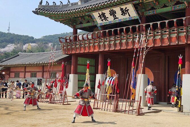 Private Tour around Suwon UNESCO Fortress and Korea Folks Village - Key Points