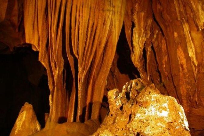 Private tour Chiang Dao cave ,Temples,Sticky waterfall - A Day of Natural and Cultural Discovery