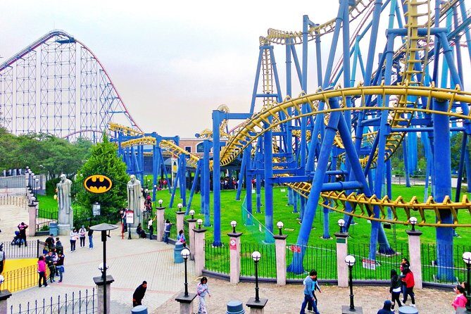 Private Tour: Discover Six Flags, Mexico´s best amusement park - Entry and First Impressions