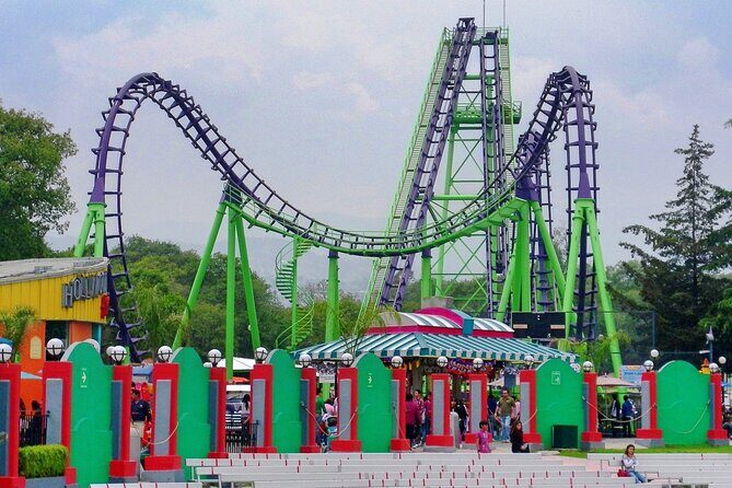 Private Tour: Discover Six Flags, Mexico´s best amusement park - Who Will Love This Experience?