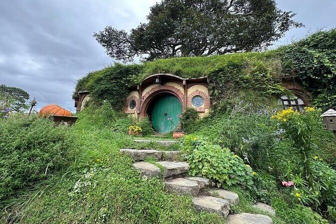 Private Tour from Auckland Hobbiton Movie Set and Te Puia Magic - Why This Tour Offers Great Value