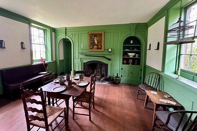 Private tour from Williamsburg to Berkeley Plantation - Slave Quarters and Historic Structures