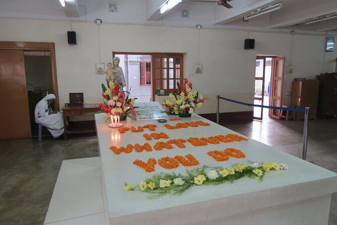 Private Tour Places of Worship in Kolkata including Mother House - Value for Money