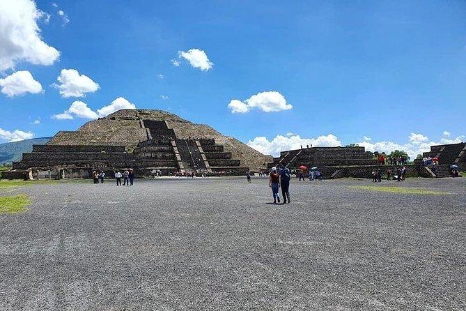 Private Tour Pyramids of Teotihuacán and Guadalupe Basilica up to 4 people - An Introduction to the Tour Experience