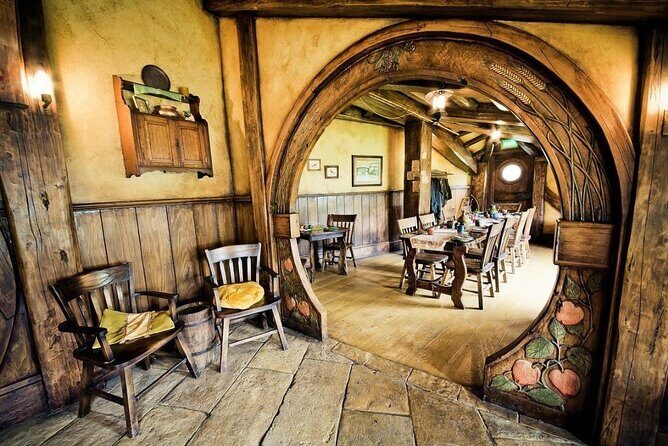 Private Tour: Ruakuri Cave, Waitomo Glowworm & Hobbiton Movie Set - Who This Tour Is Best For