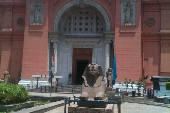 Private tour to Giza pyramids and Egyptian museum and old Cairo - Key Points