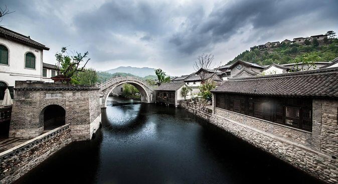 Private Tour to Gubei Water Town and Simatai Great Wall with Cable Car and Lunch - Key Points