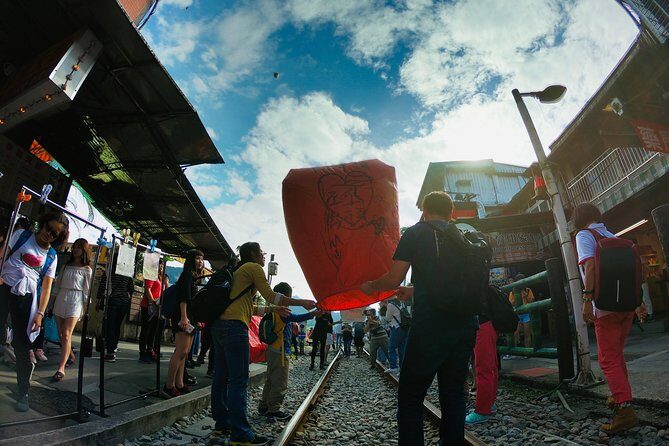 Private Tour to Jiufen, Yehliu Geopark, and Pingxi - Authentic Experiences and Real Feedback