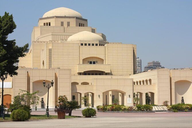 Private tour to The Opera House and tour to the old famous arts - Key Points