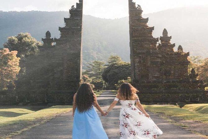 Private Tour: Ulun Danu Temple-Handara Gate-Wana Giri Hill&Tanah Lot Sunset - FAQ