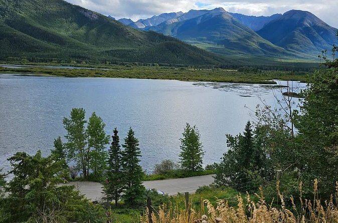 Private Transfer from Banff to Calgary or Calgary Airport - What Does the Cost Reflect?