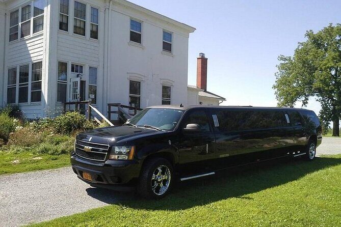 Private Transfer: Las Vegas to LAS Airport by Luxury SUV or Limousine up to 8 p - Key Points