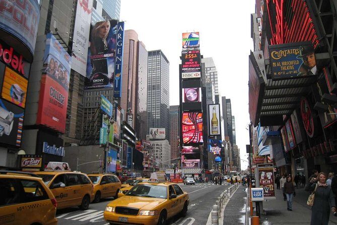 Private Transfer: New York to LaGuardia Airport LGA by Sedan Car - The Sum Up