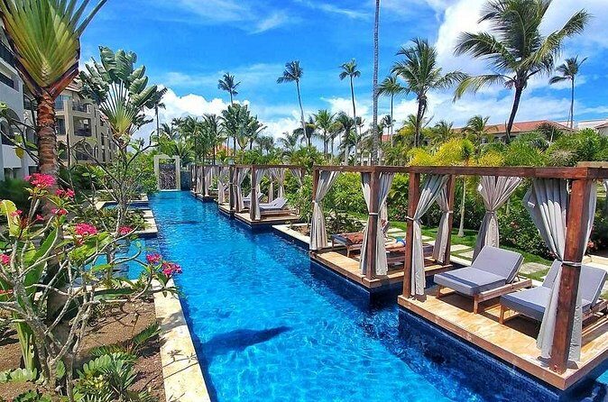 Private Transfer Punta Cana Airport to/from Secrets Royal Beach - Who Should Consider This Service?