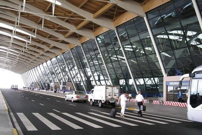 Private Transfer to Pudong Airport from Shanghai Hongqiao Railway Station - An Honest Look at the Private Transfer from Shanghai Hongqiao to Pudong Airport