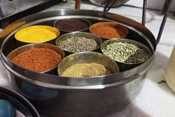 Private Vegetarian Rajasthani Dinner in a Central Jaipur Home - Key Points