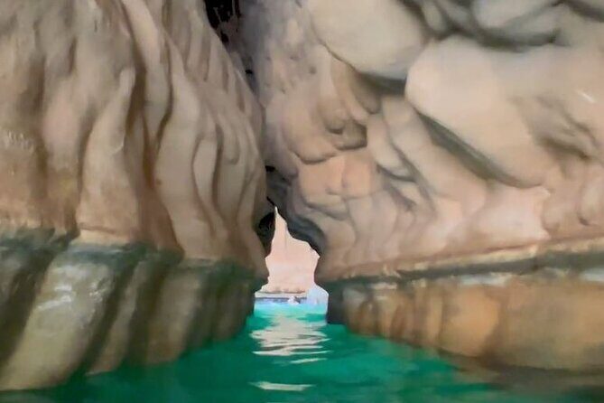 Private Wadi Shab - Bimmah Sinkhole - White Sand Beach - Full Day Tour - Key Points