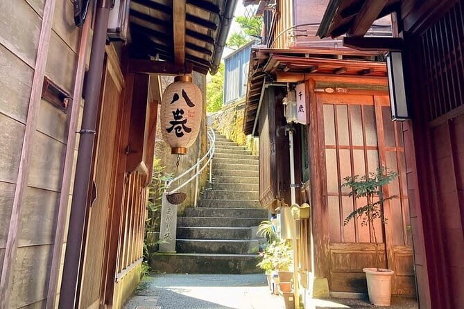 Private walking Tour of Kanazawa's Historical Districts 4h - Key Points
