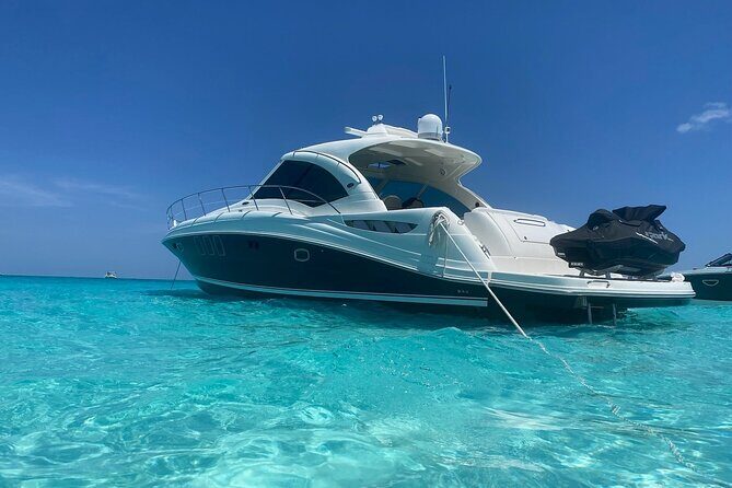 Private Yacht 48 ft Sting Ray City, Snorkel & Starfish Beach - Key Points