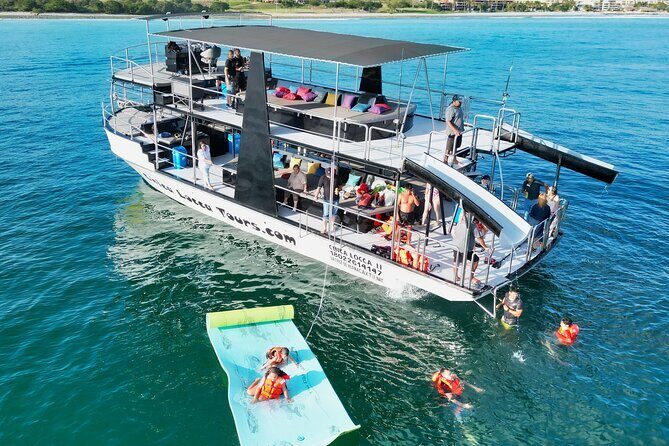 Private Yacht Charter ChicaFUN 2 Waterslides All Inclusive - Comprehensive Review of the Private Yacht Charter ChicaFUN 2 Waterslides All Inclusive